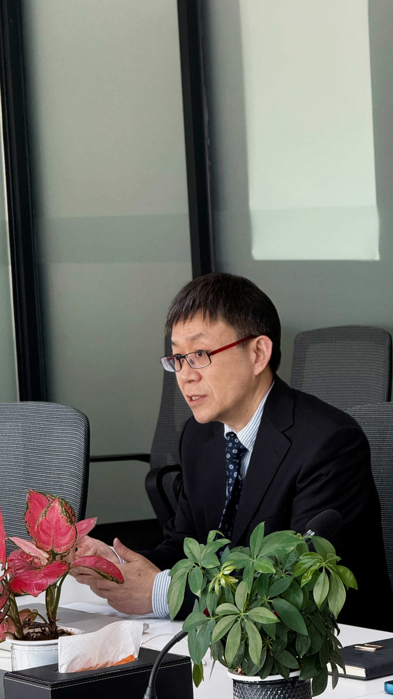 上海大学医学院刘斌院长莅临卫生产业数智化分会指导工作